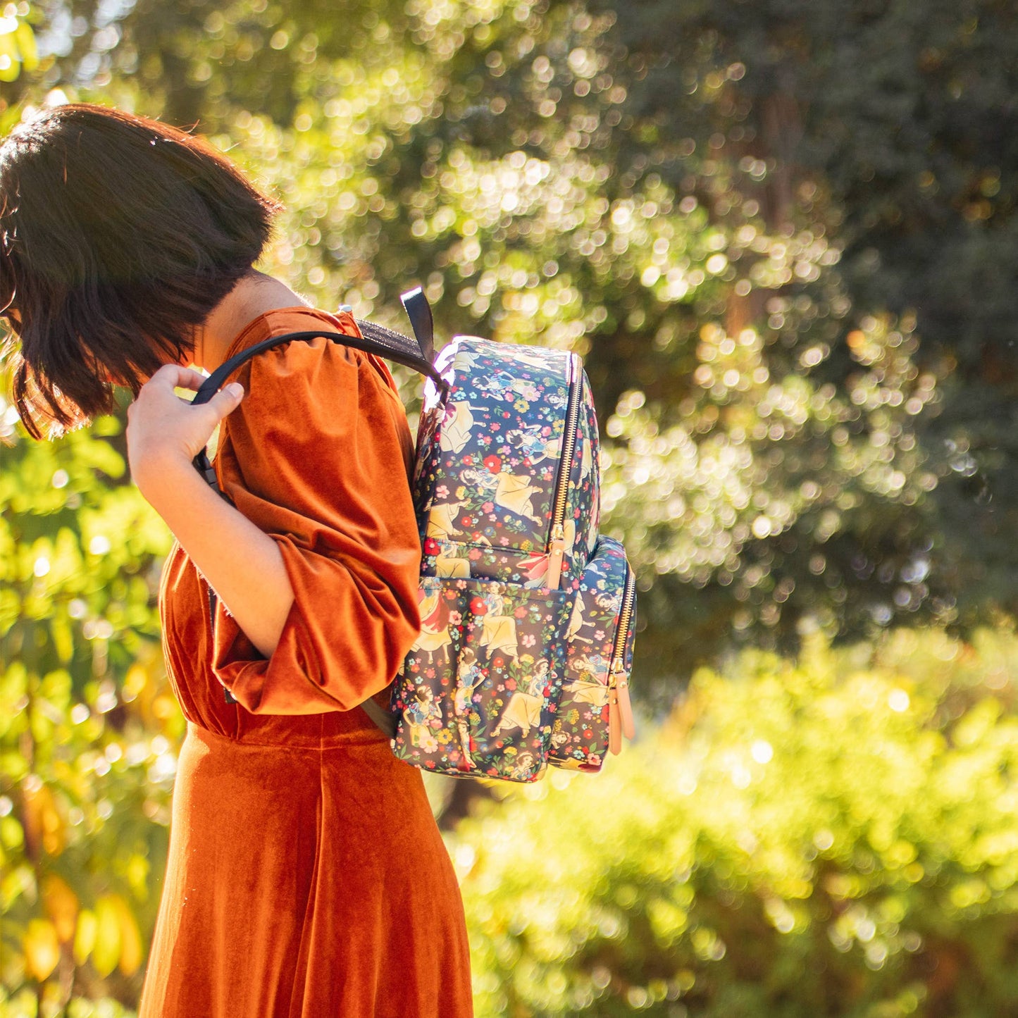 DISTRICT BACKPACK - DISNEY SNOW WHITE'S ENCHANTED FOREST