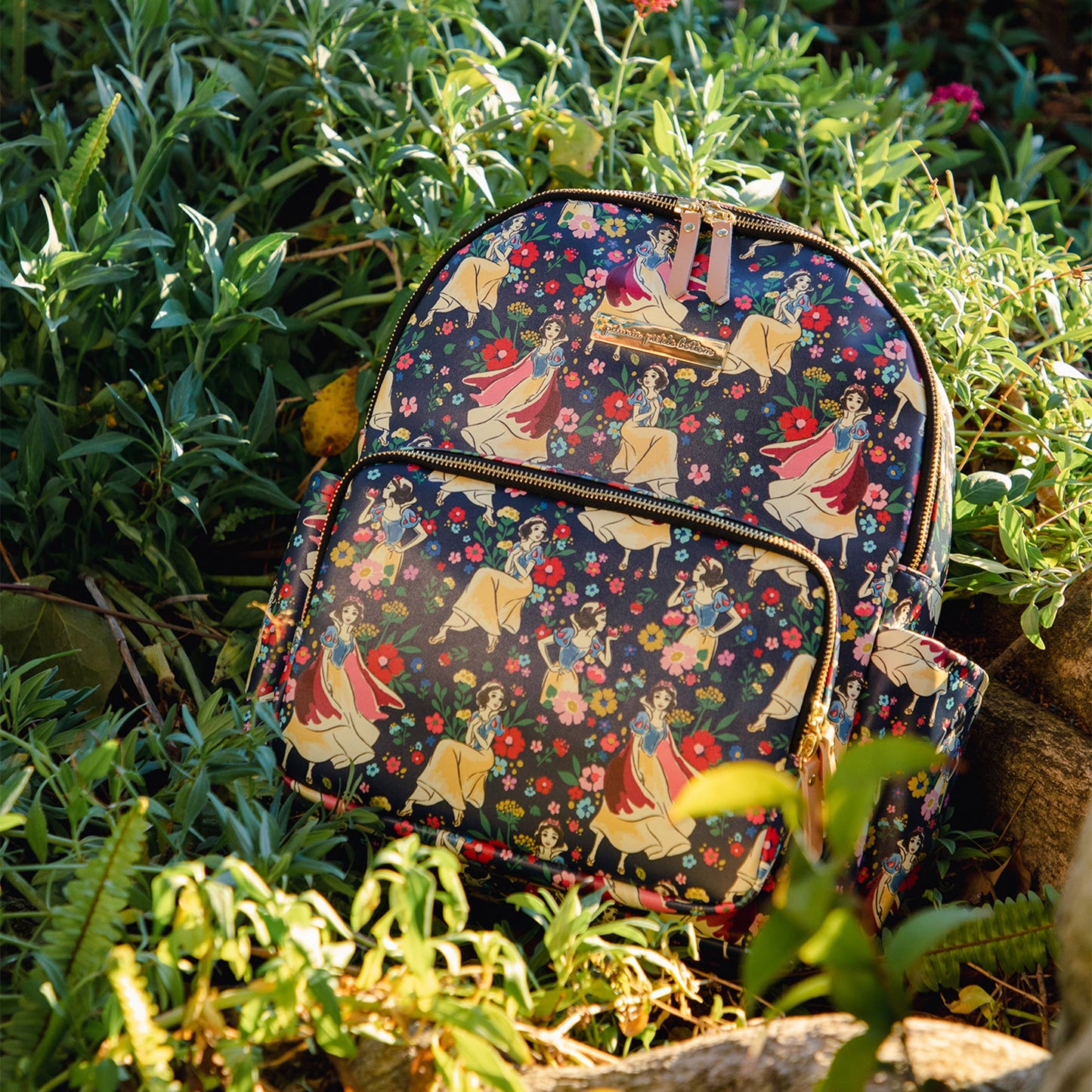 DISTRICT BACKPACK - DISNEY SNOW WHITE'S ENCHANTED FOREST