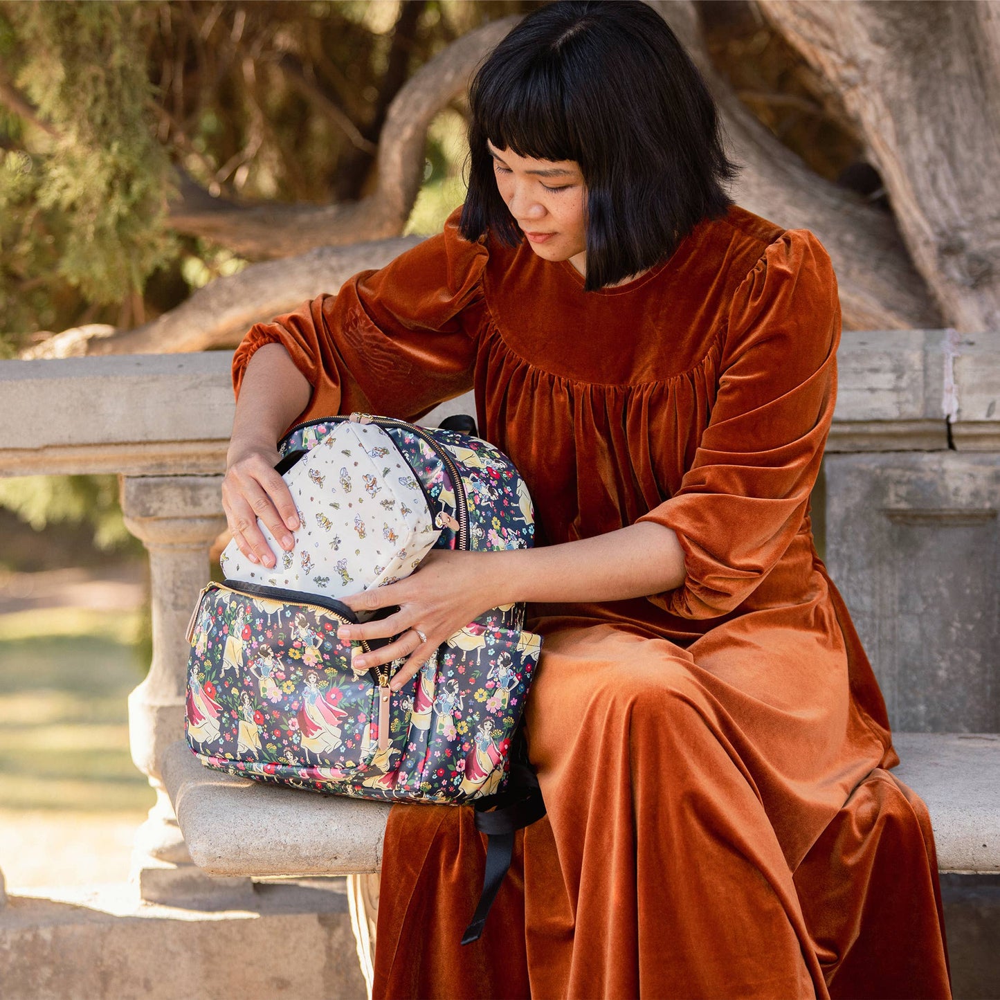DISTRICT BACKPACK - DISNEY SNOW WHITE'S ENCHANTED FOREST