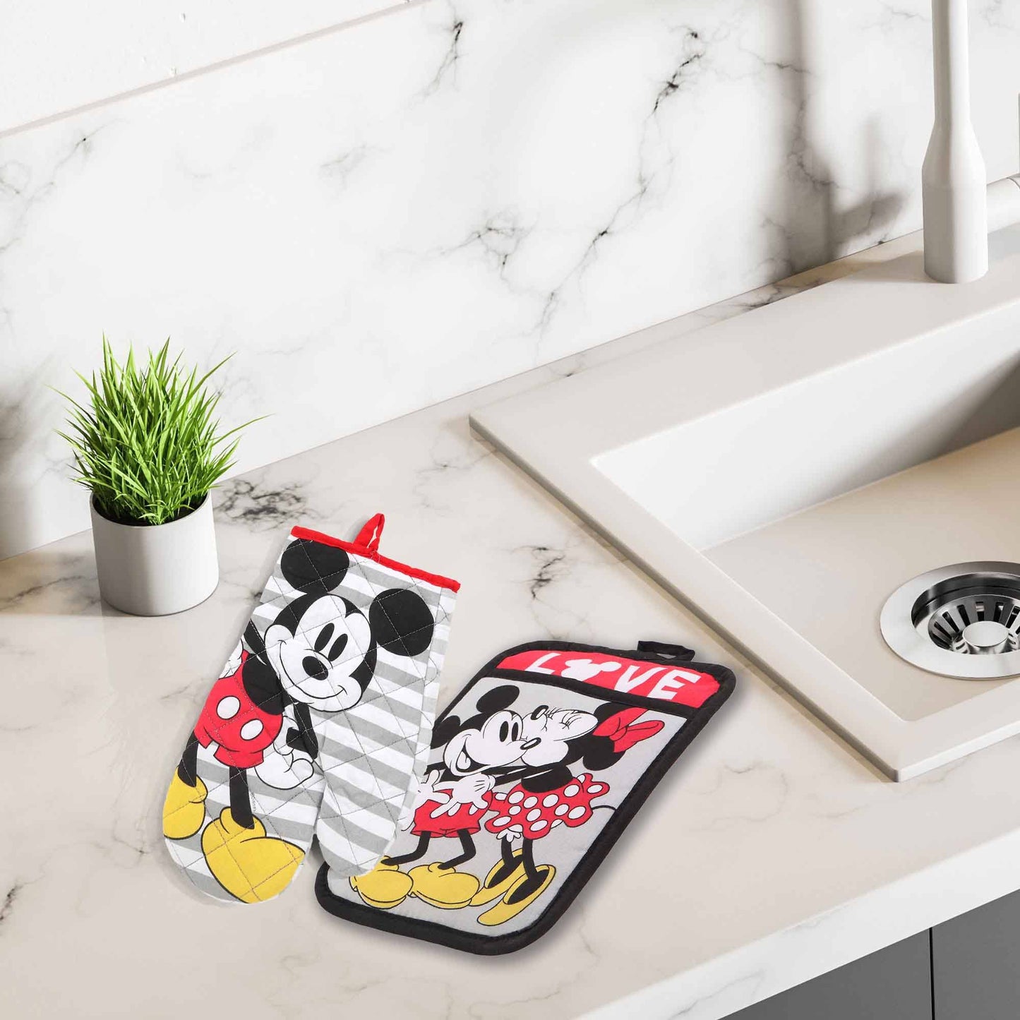 Mickey Mouse Striped Oven Mitt