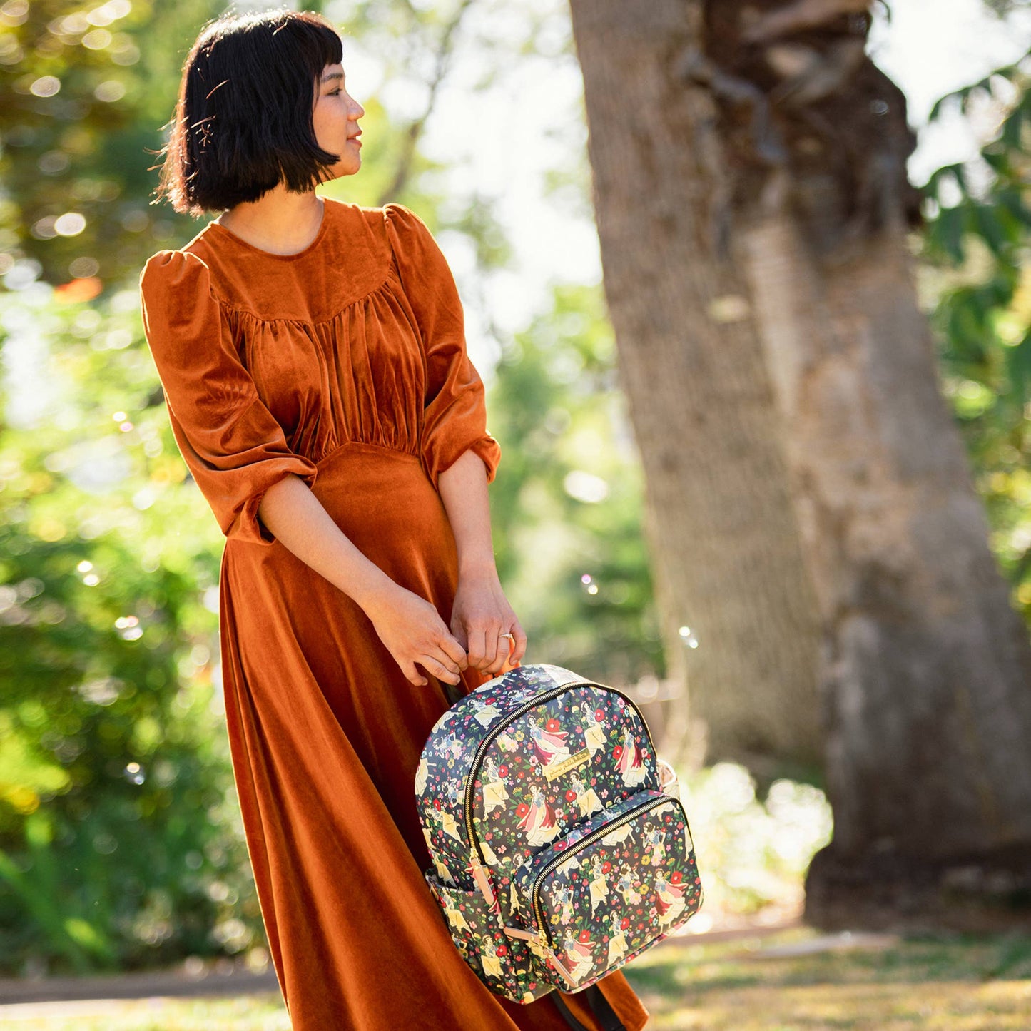 DISTRICT BACKPACK - DISNEY SNOW WHITE'S ENCHANTED FOREST