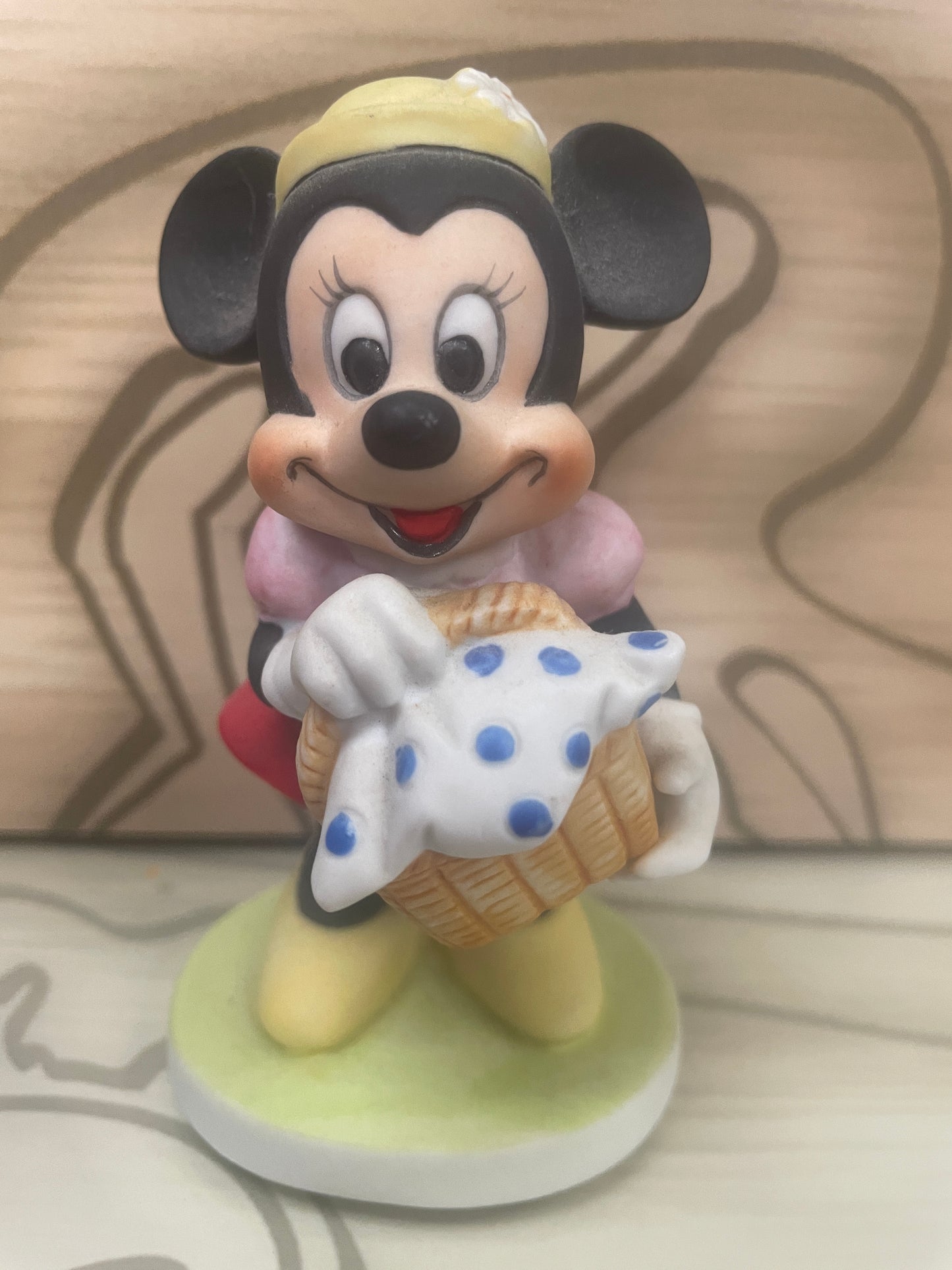 Minnie Mouse 4" Bisque Statue / Figurine - with Picnic Basket - Walt Disney Productions