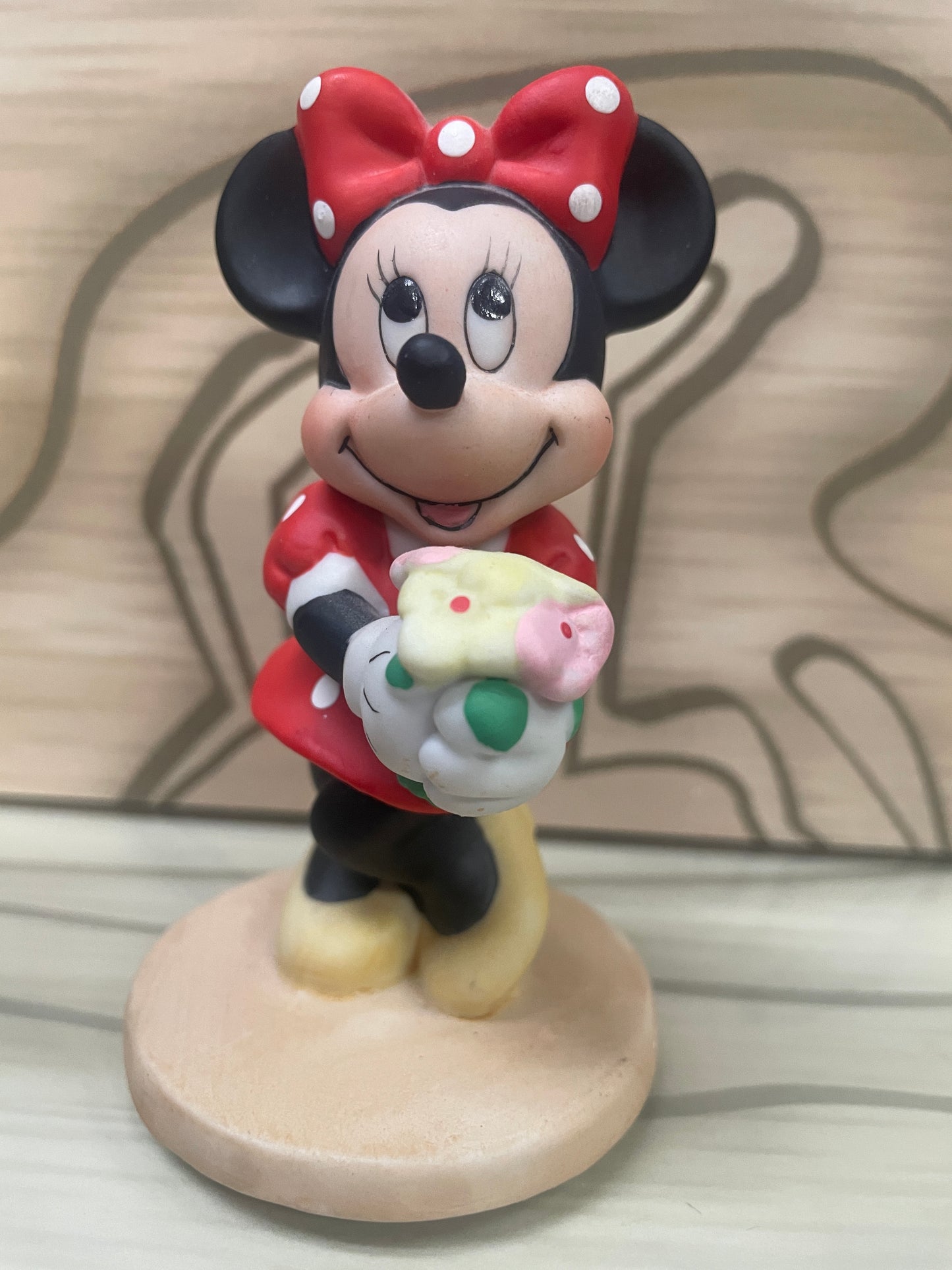 Minnie Mouse - Bisque 4" Statue / Figurine - Holding Flowers
