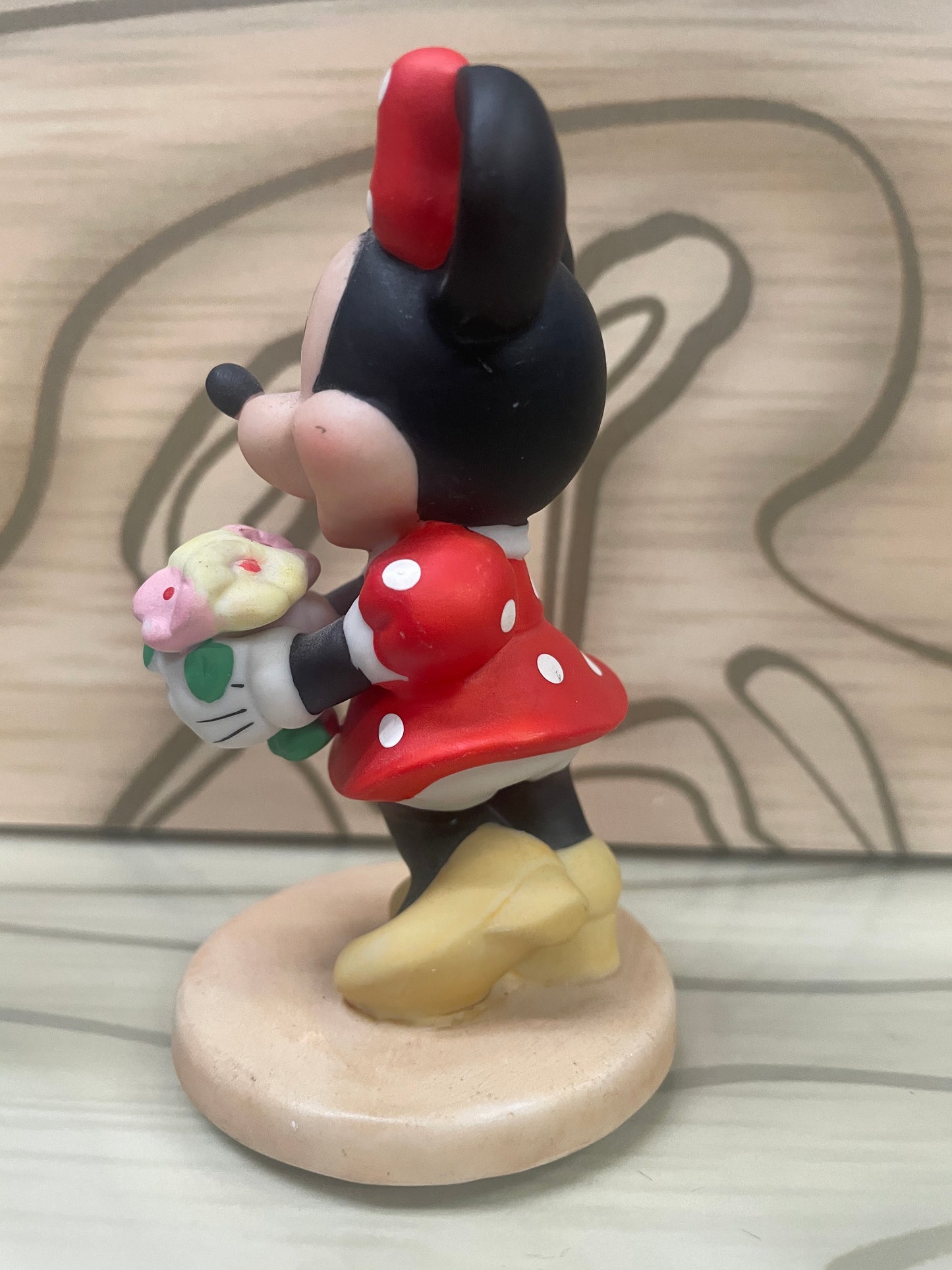 Minnie Mouse - Bisque 4" Statue / Figurine - Holding Flowers