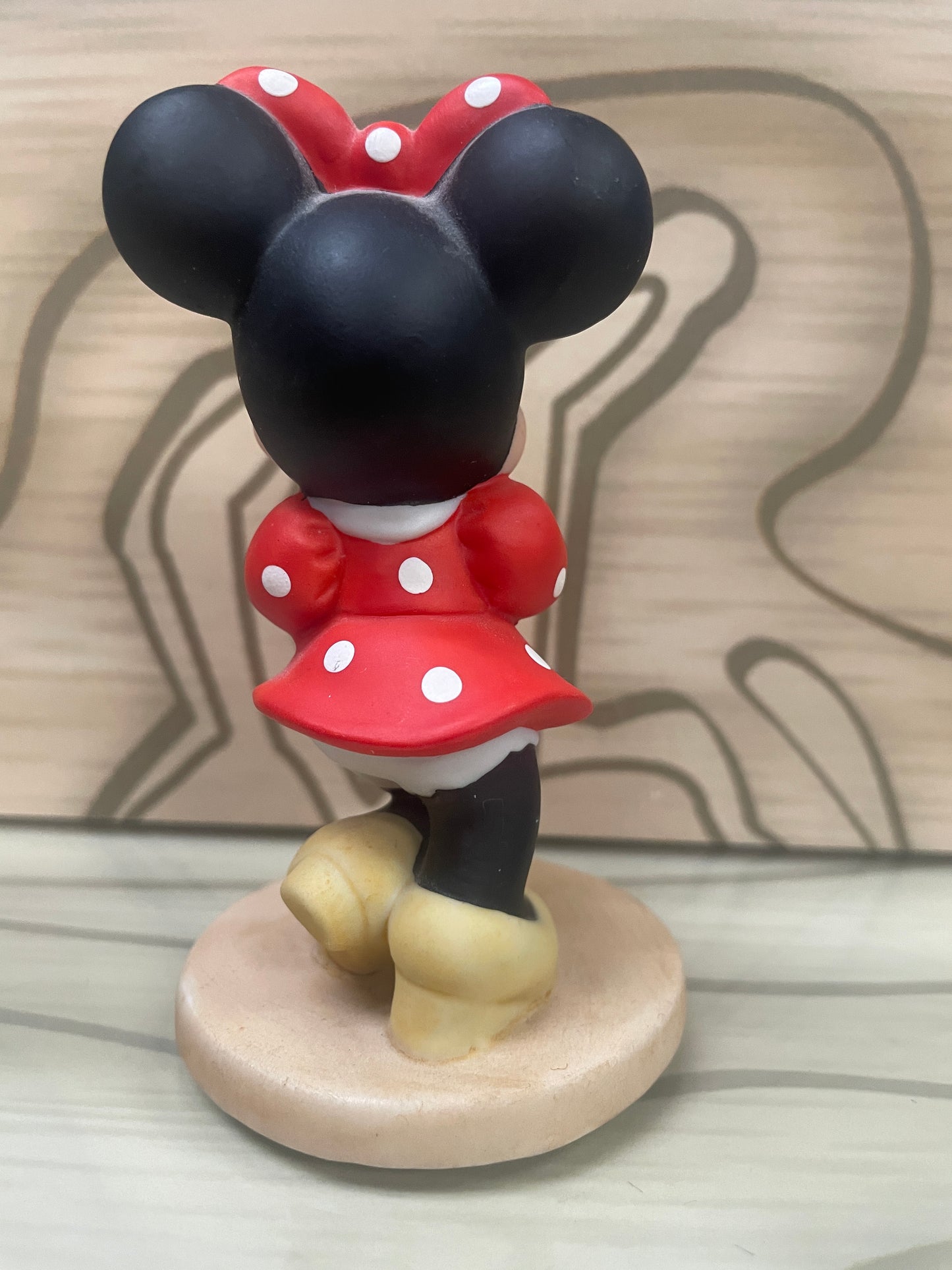 Minnie Mouse - Bisque 4" Statue / Figurine - Holding Flowers
