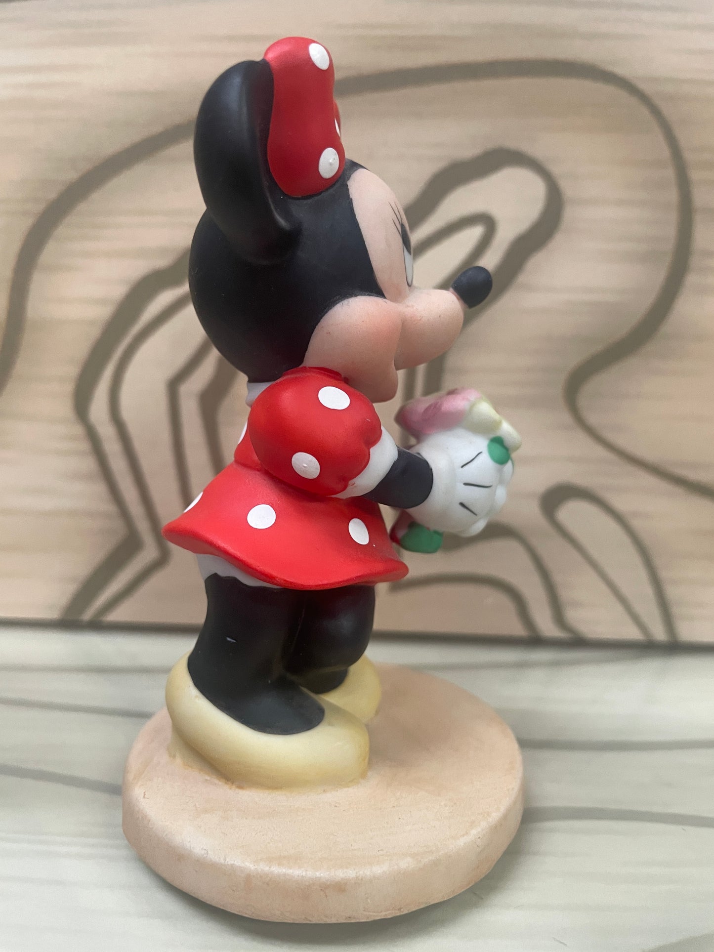 Minnie Mouse - Bisque 4" Statue / Figurine - Holding Flowers