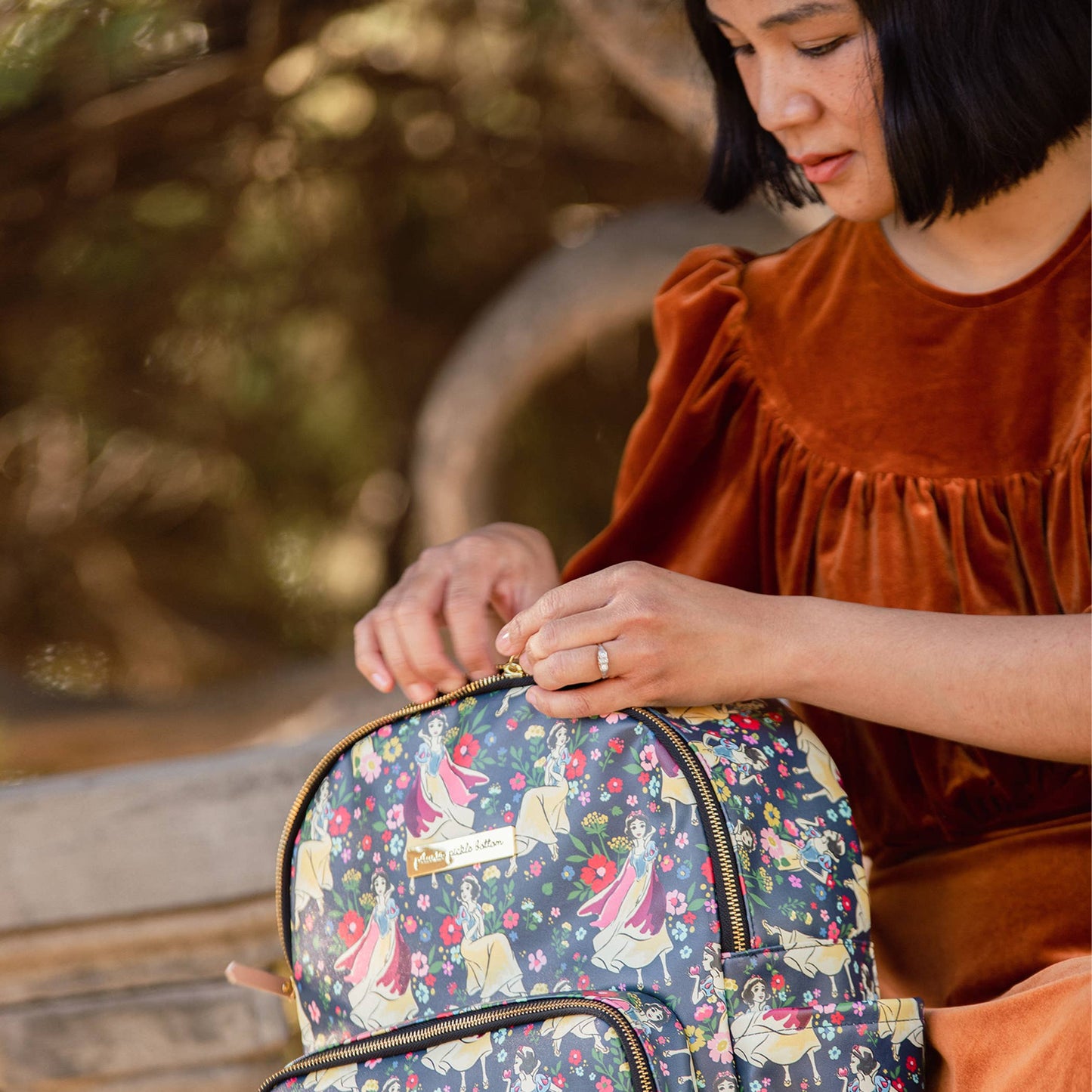 DISTRICT BACKPACK - DISNEY SNOW WHITE'S ENCHANTED FOREST