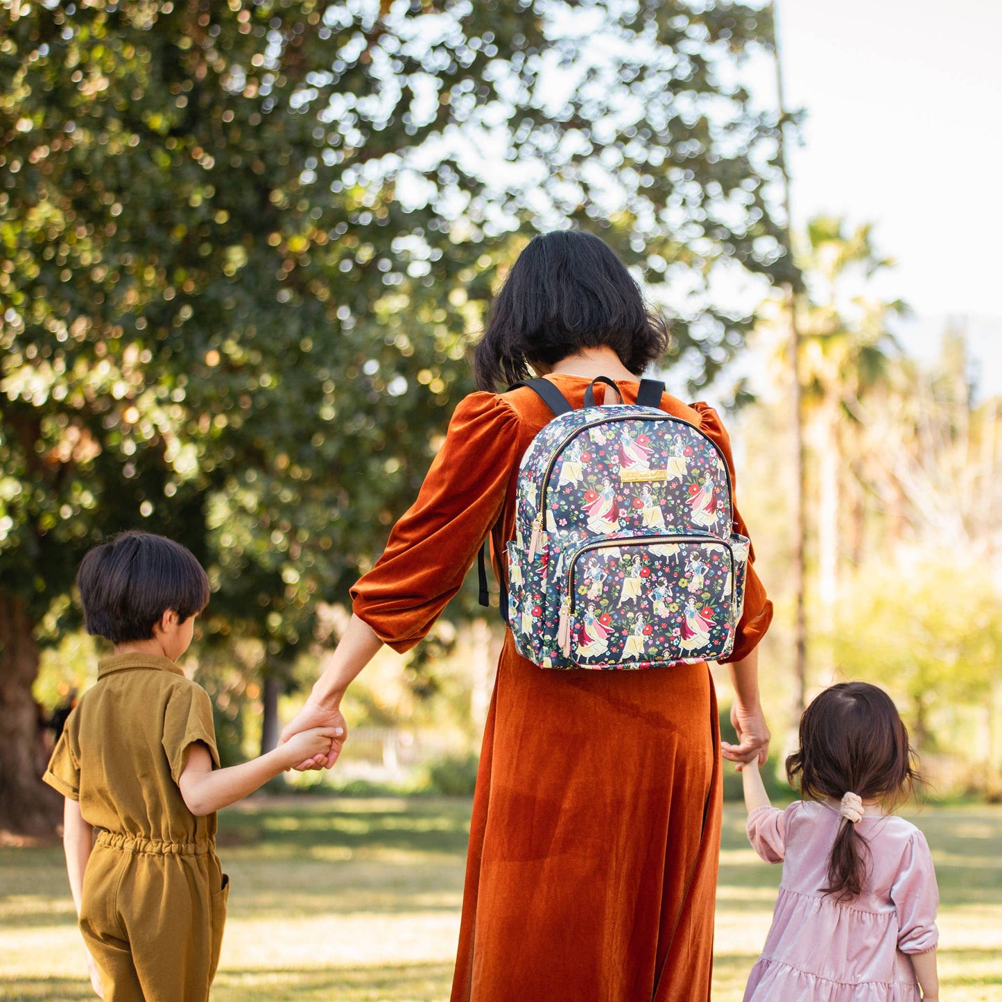 DISTRICT BACKPACK - DISNEY SNOW WHITE'S ENCHANTED FOREST