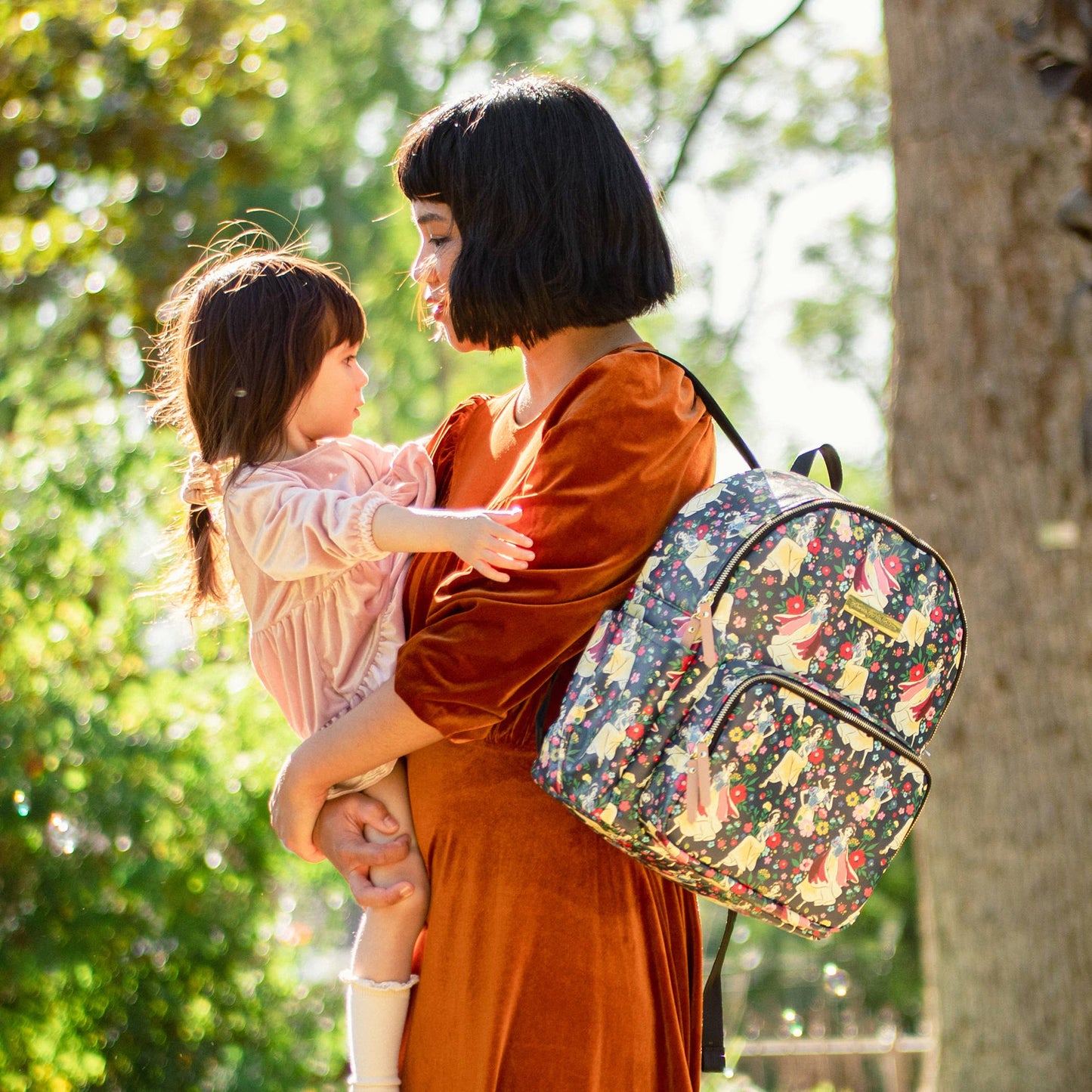 DISTRICT BACKPACK - DISNEY SNOW WHITE'S ENCHANTED FOREST