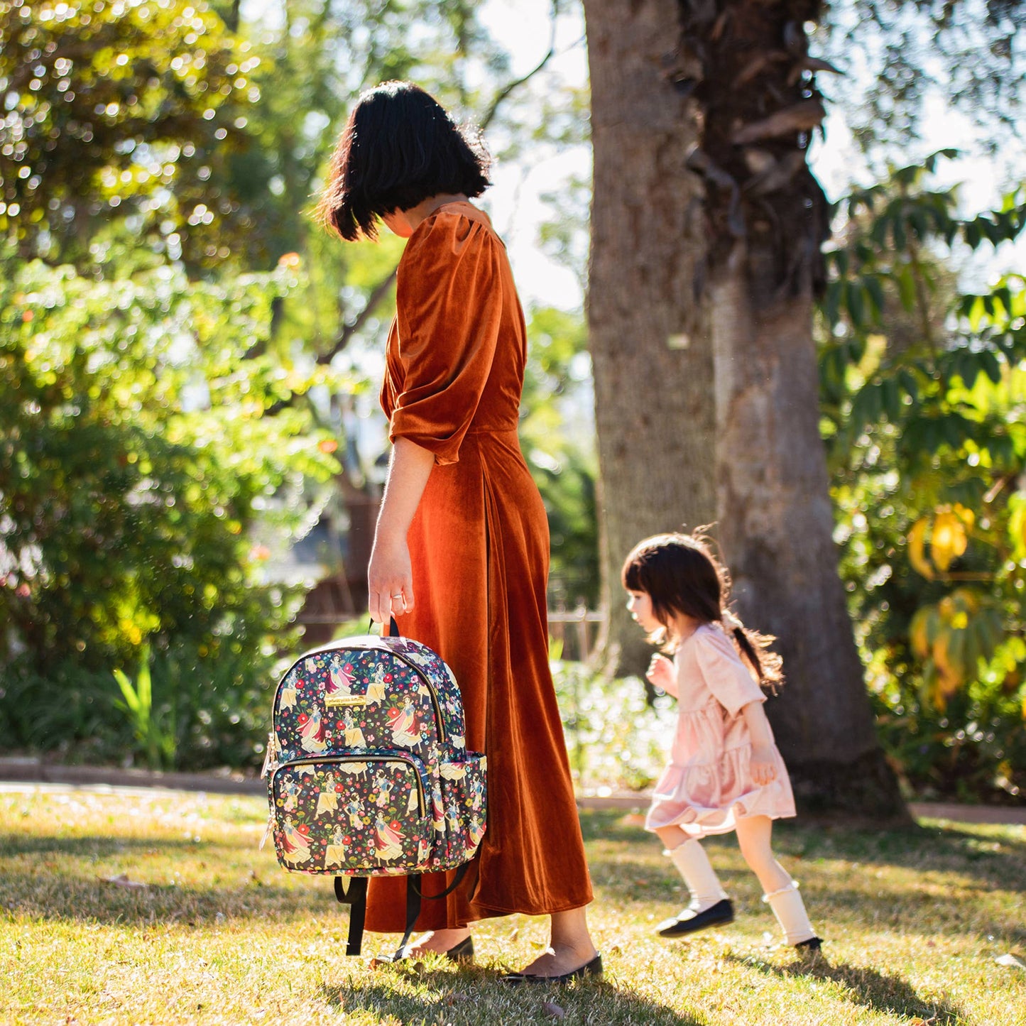 DISTRICT BACKPACK - DISNEY SNOW WHITE'S ENCHANTED FOREST