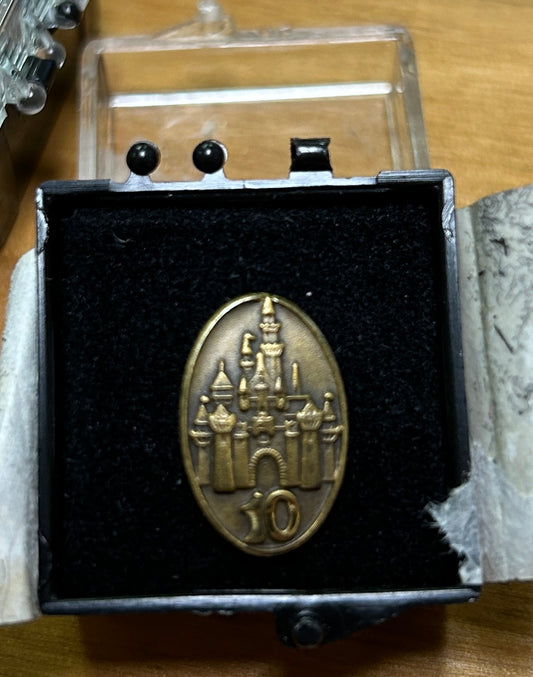 Disney 10 Year Service Pin - Castle