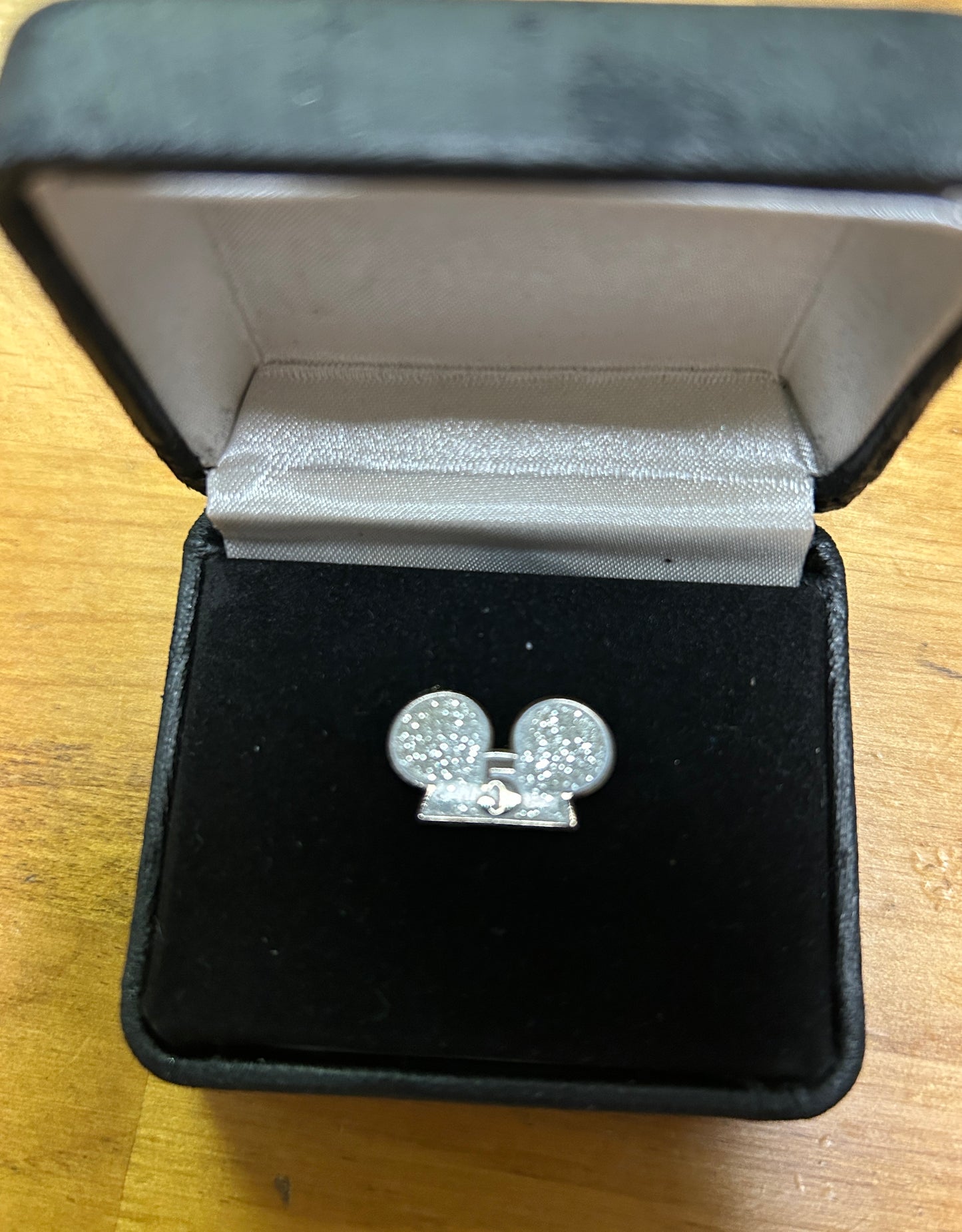 Disney Store 5 Year Service Pin - Mickey Mouse Ears