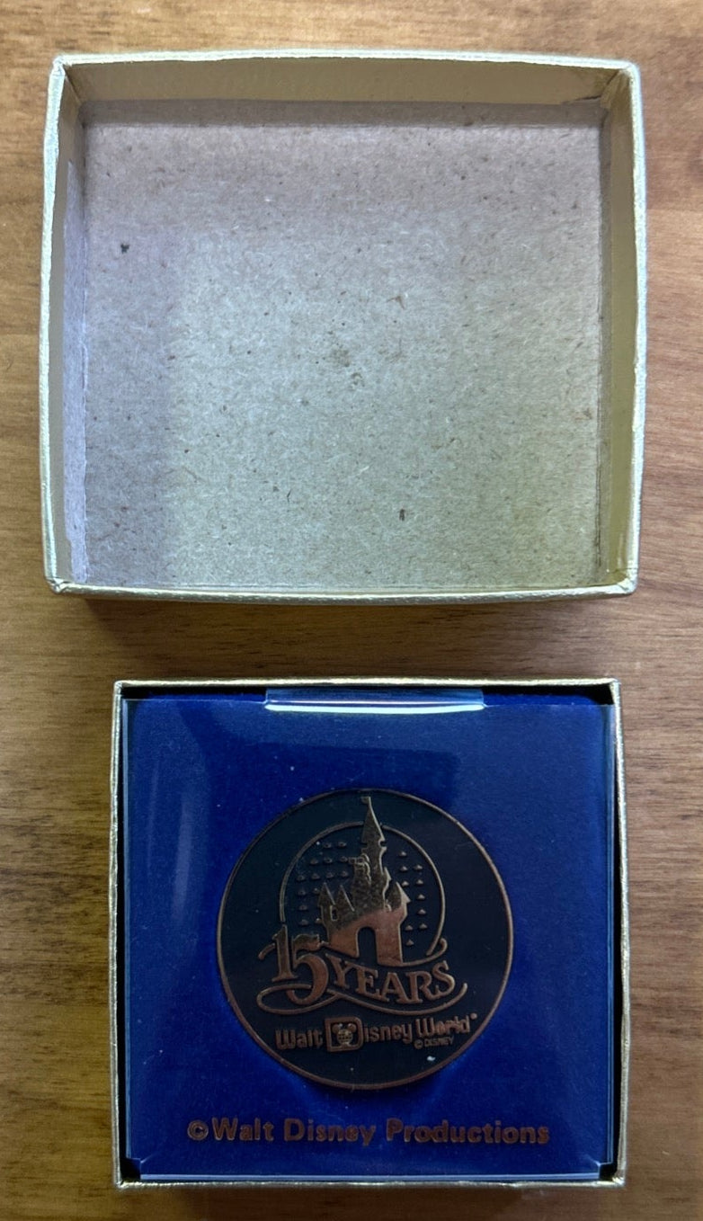 1986 Walt Disney World Coin / Medallion - 15 Years - Cinderella Castle - New in Box