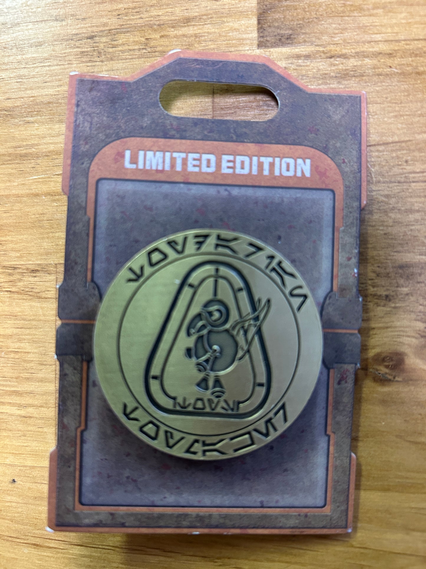 BLACK SPIRE OUTPOST Star Wars Limited Edition Disney Pin - Folds Open