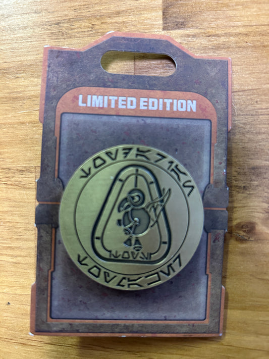 BLACK SPIRE OUTPOST Star Wars Limited Edition Disney Pin - Folds Open