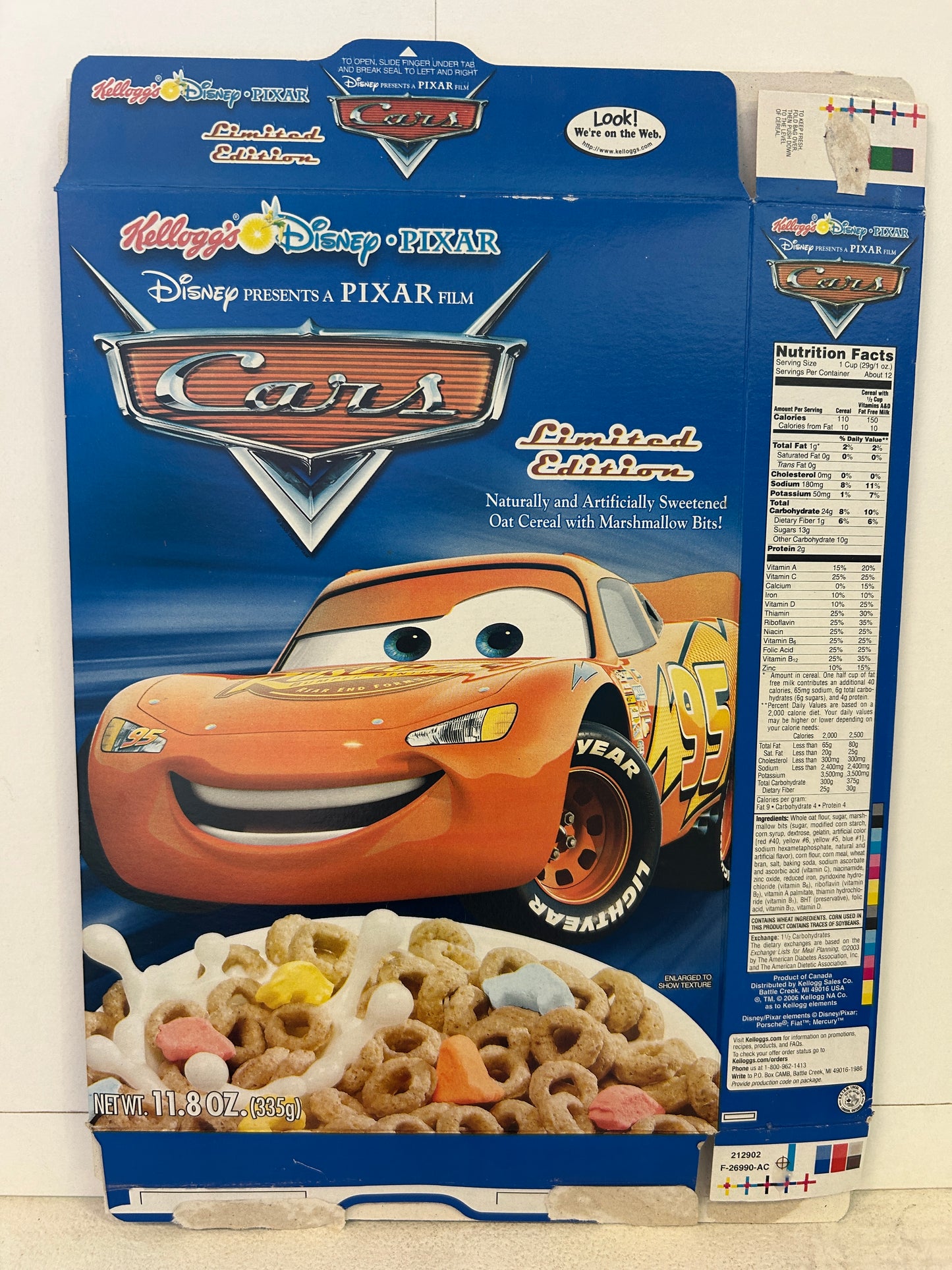 CARS 2006 LE Kellogg's Cereal Box with 4 cards - Lighting McQueen Doc Mater Luigi Pixar