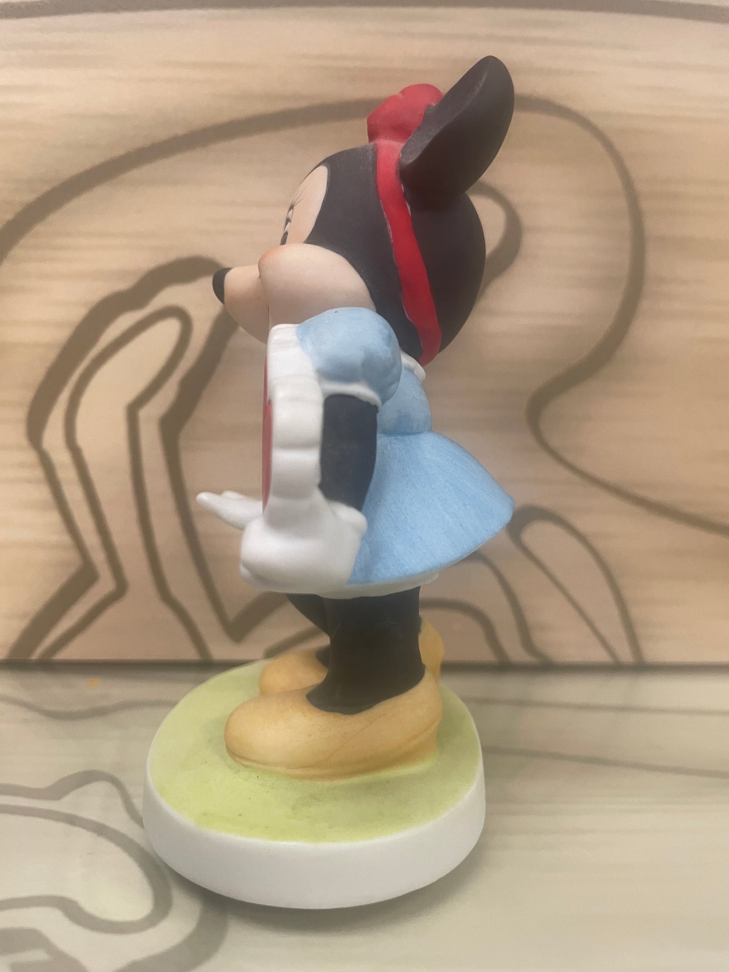 Minnie Mouse 4" Bisque Statue / Figurine  - with Heart - Walt Disney Productions