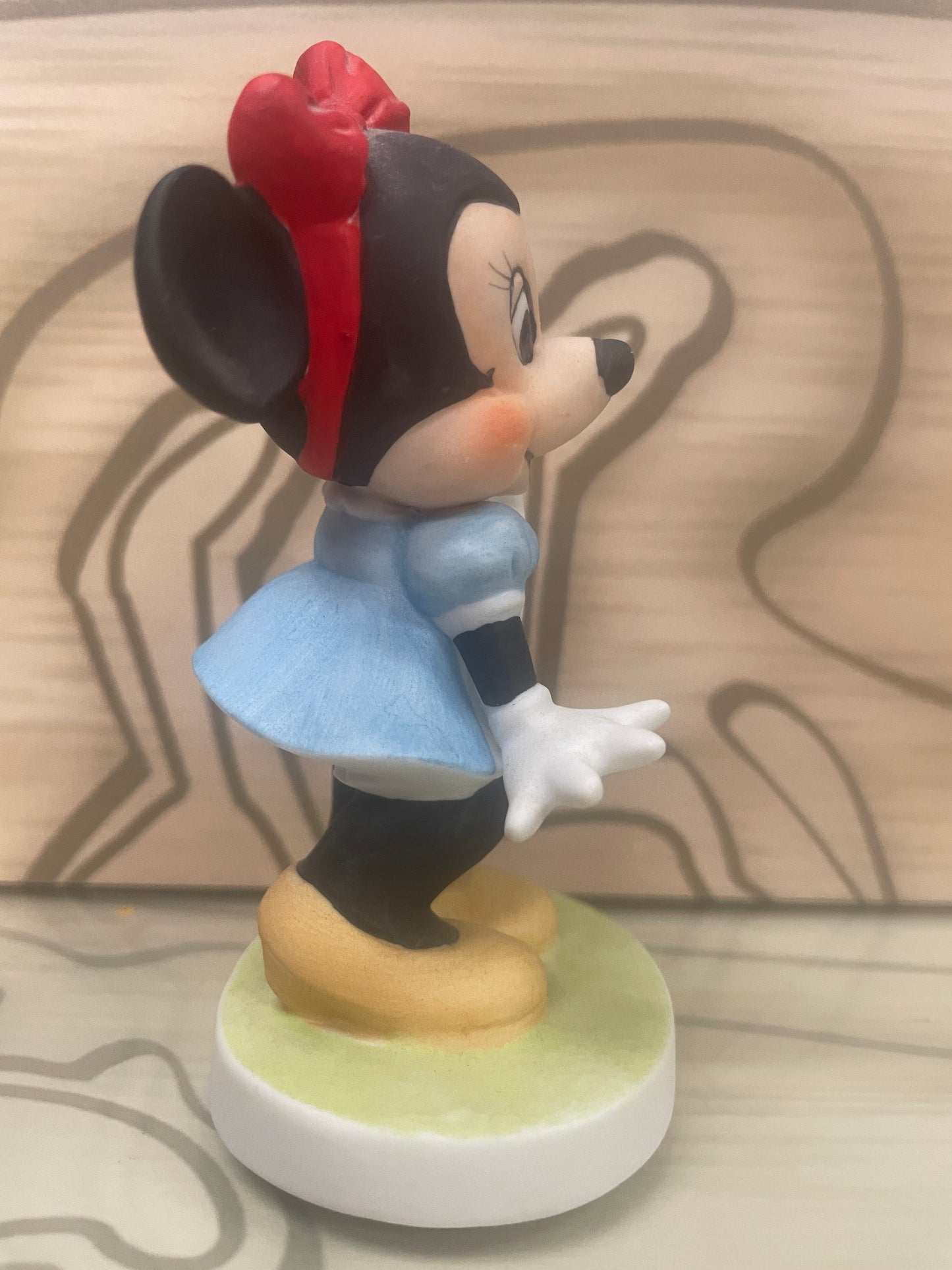 Minnie Mouse 4" Bisque Statue / Figurine  - with Heart - Walt Disney Productions
