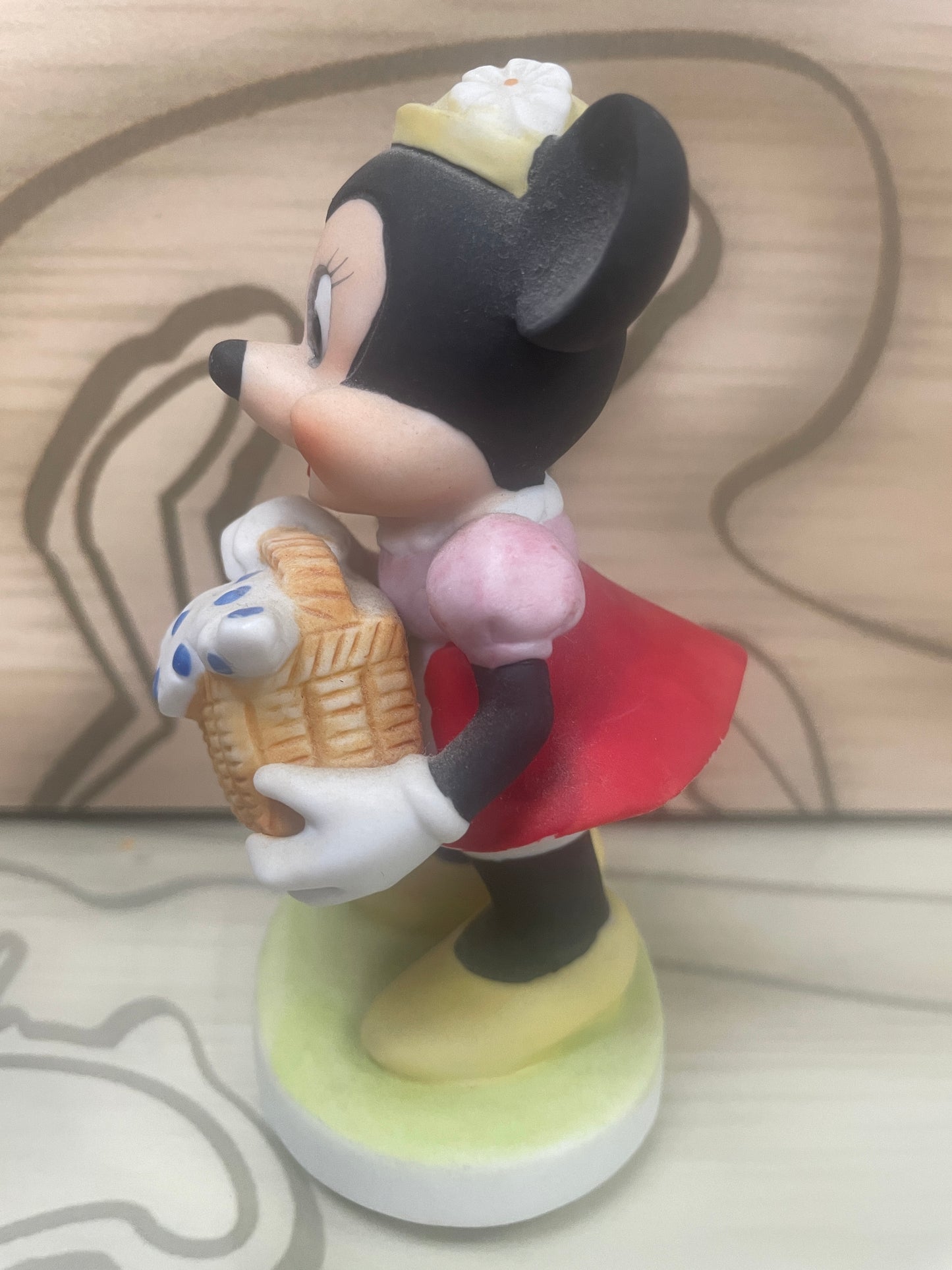 Minnie Mouse 4" Bisque Statue / Figurine  - with Picnic Basket - Walt Disney Productions
