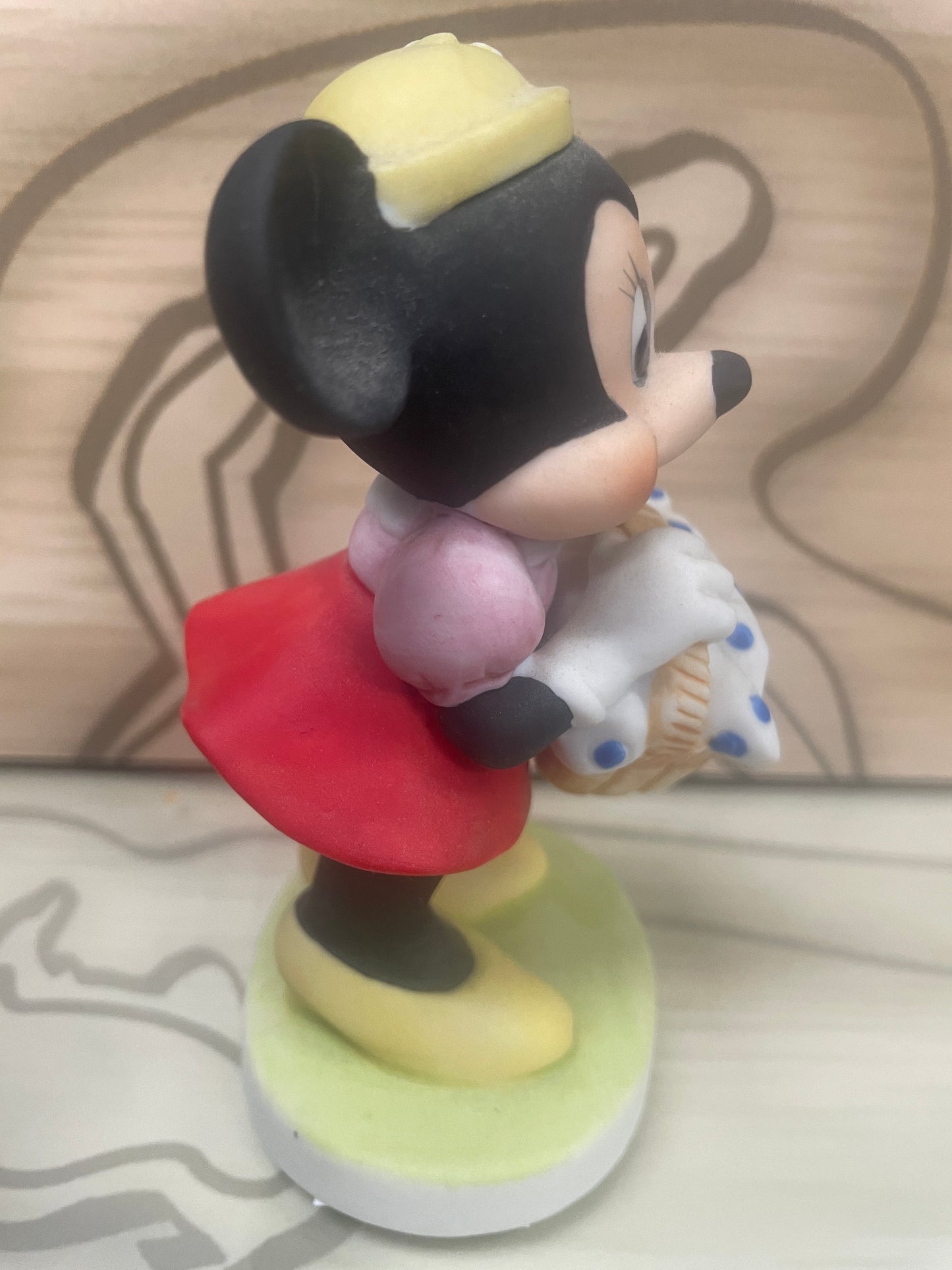 Minnie Mouse 4" Bisque Statue / Figurine  - with Picnic Basket - Walt Disney Productions