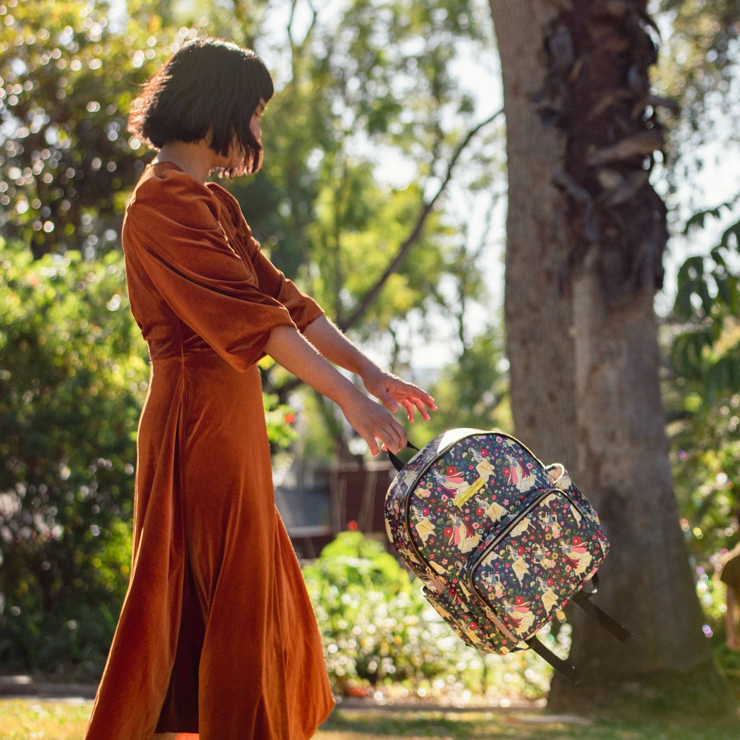 DISTRICT BACKPACK - DISNEY SNOW WHITE'S ENCHANTED FOREST
